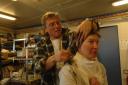 Biloute cutting Claire's hair